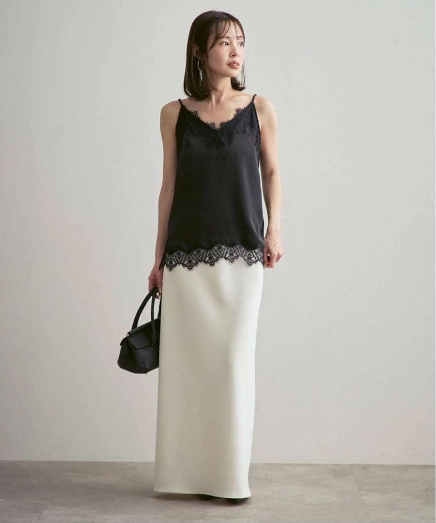 新作！NOBLE リバーレーストリミングサテンキャミソール