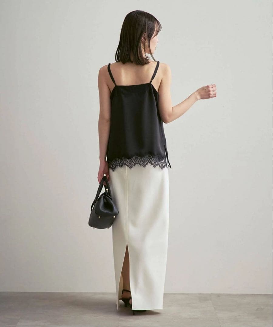 新作！NOBLE リバーレーストリミングサテンキャミソール