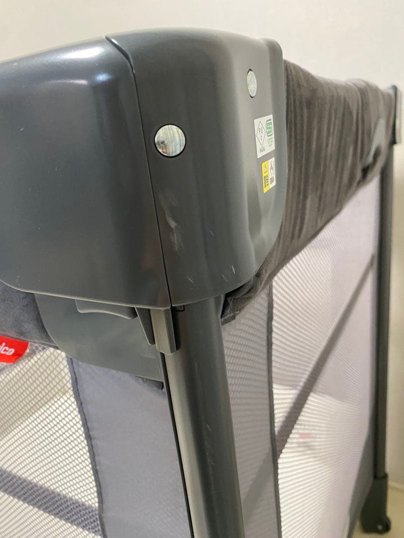 ★匿名配送★アップリカ　ココネルエアープラス　　グレー　ベビーベッド　折りたたみ