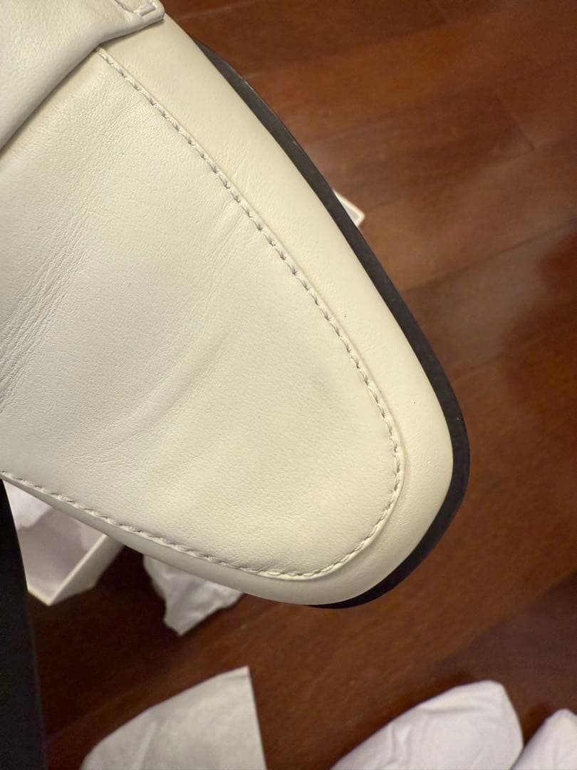 ホワイトレザー