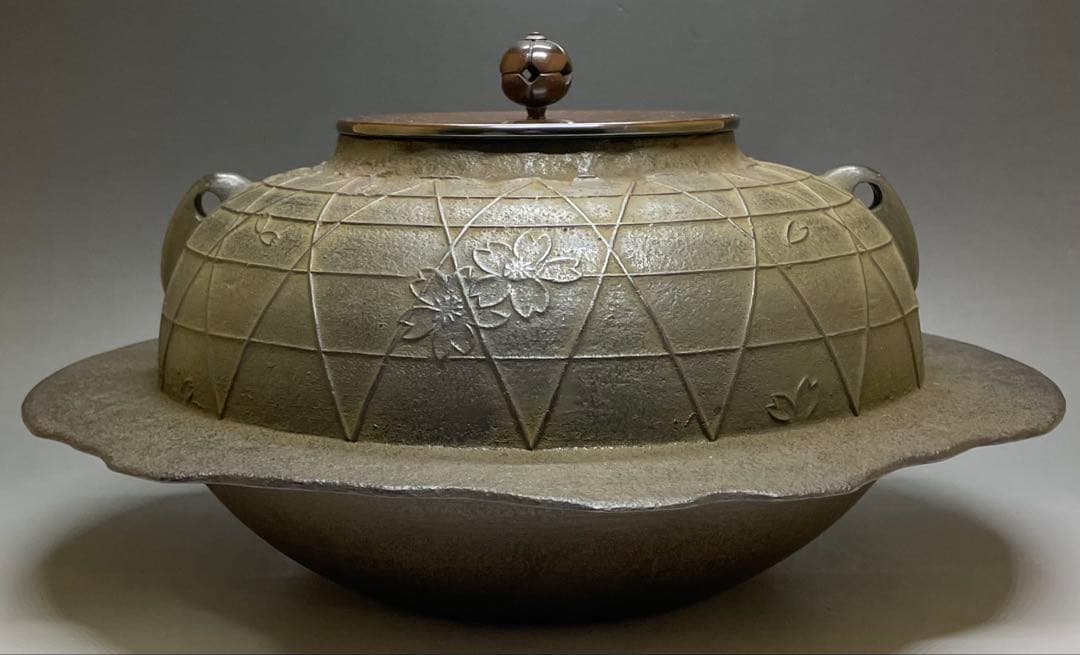 十二代　和田美之助　桜川透木釜　炉用透木　共箱　共布　共布(釜釻) W22