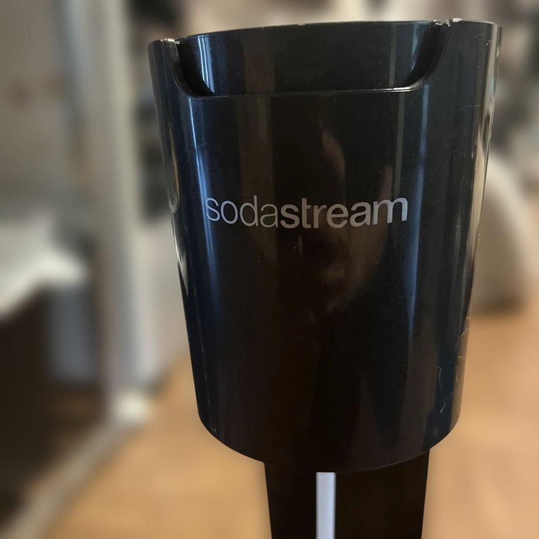 SodaStream 炭酸水メーカー CO2ボンベ3本付き