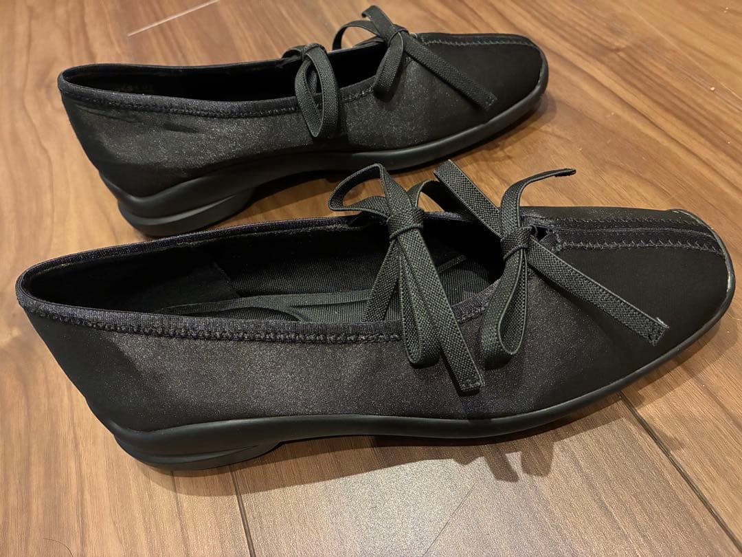 値下げ中！美品　ルタロンWリボンブラック フラットシューズ