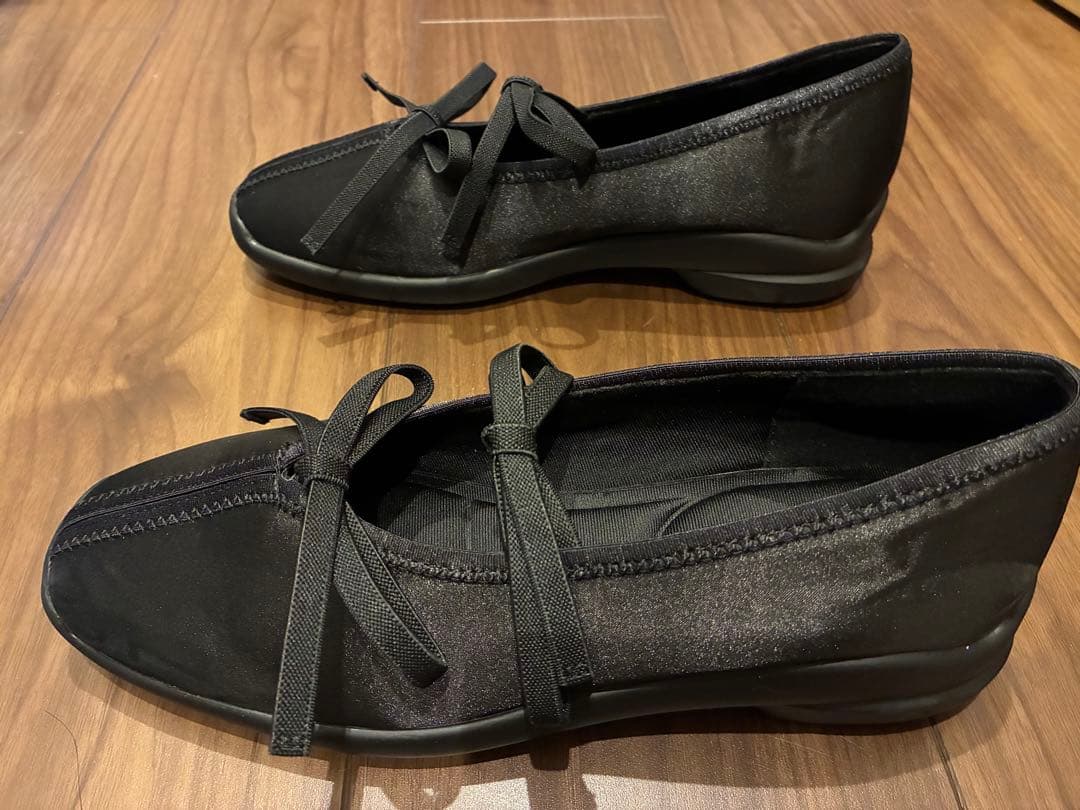 値下げ中！美品　ルタロンWリボンブラック フラットシューズ