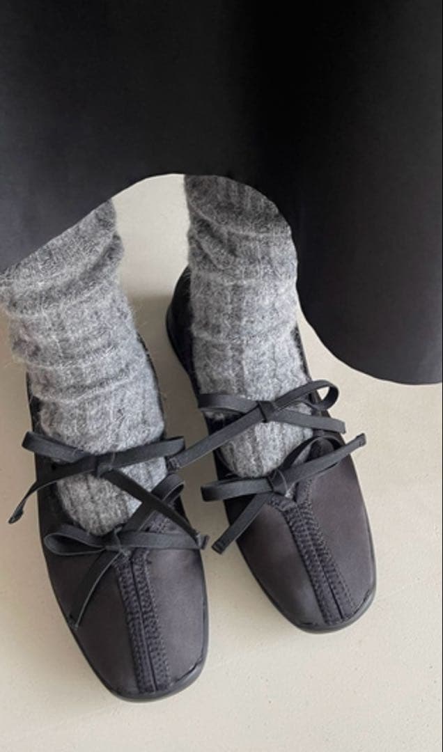 値下げ中！美品　ルタロンWリボンブラック フラットシューズ