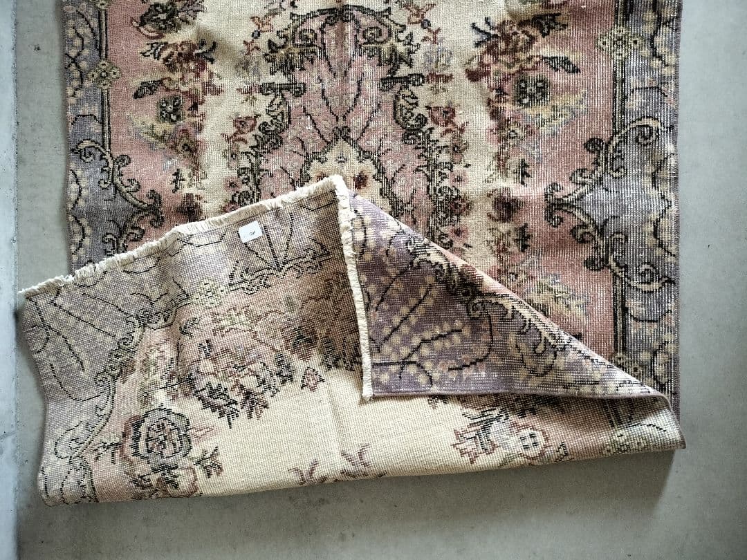 くすみピンクとグレーのヴィンテージトルコラグ　石田ゆり子さん　No.664