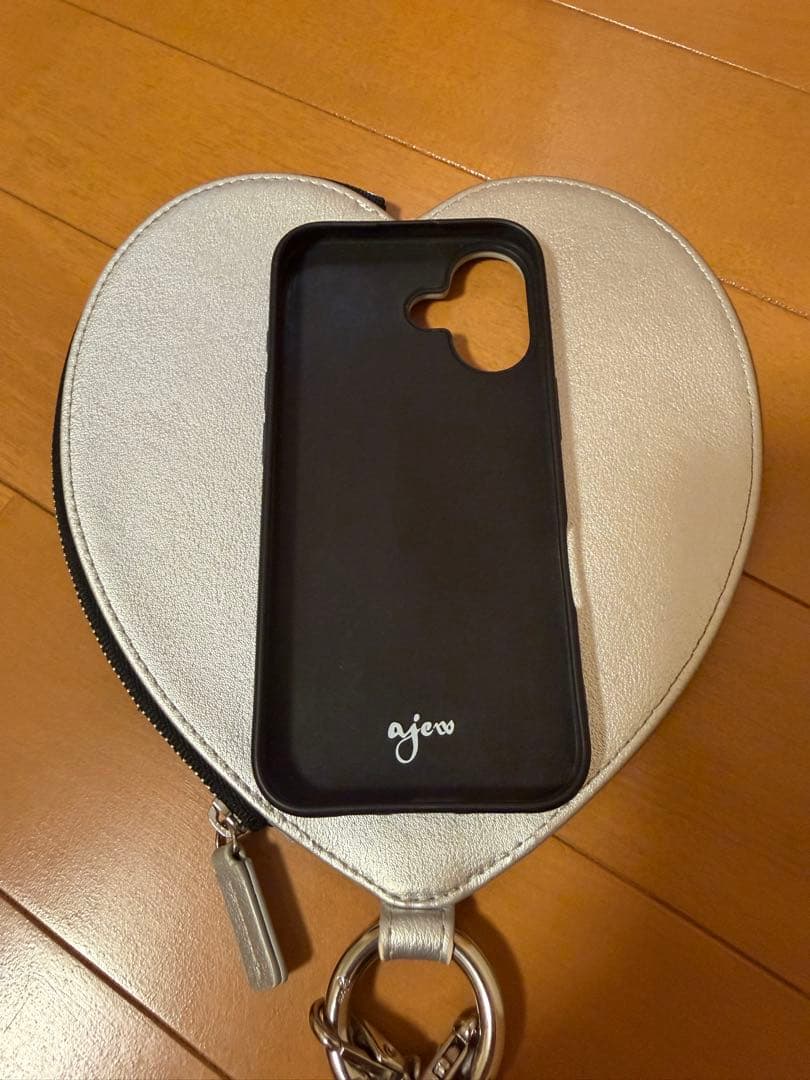 ajew ハート型 シルバー iPhone16用ケース
