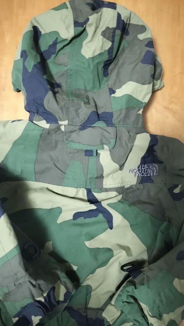 ス*ー様 THE NORTH FACE 迷彩スキーウェア 110センチ（NYJ1