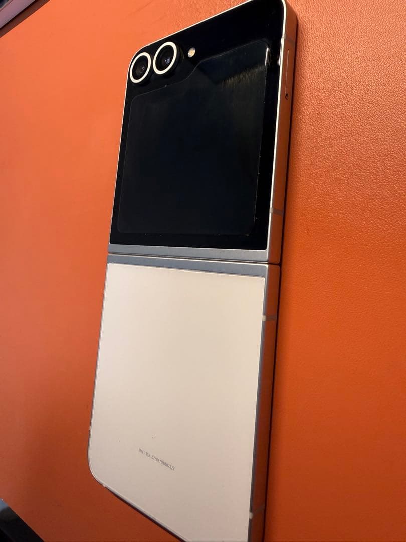 Galaxy Z Flip6 ホワイト 256GB【極美品・バッテリー100%】