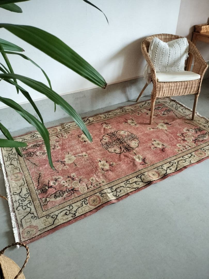 あせた赤のシノワズリラグ　ヴィンテージトルコラグ　No.665