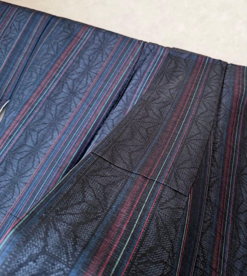a19 美品 縞に麻の葉模様織り出し 正絹 手織り紬 裄67