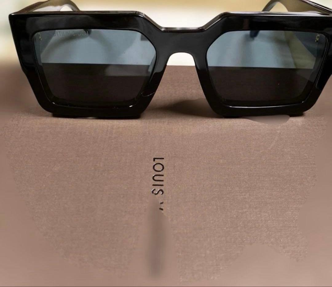 R*様 レア Louis Vuitton ブラック サングラス