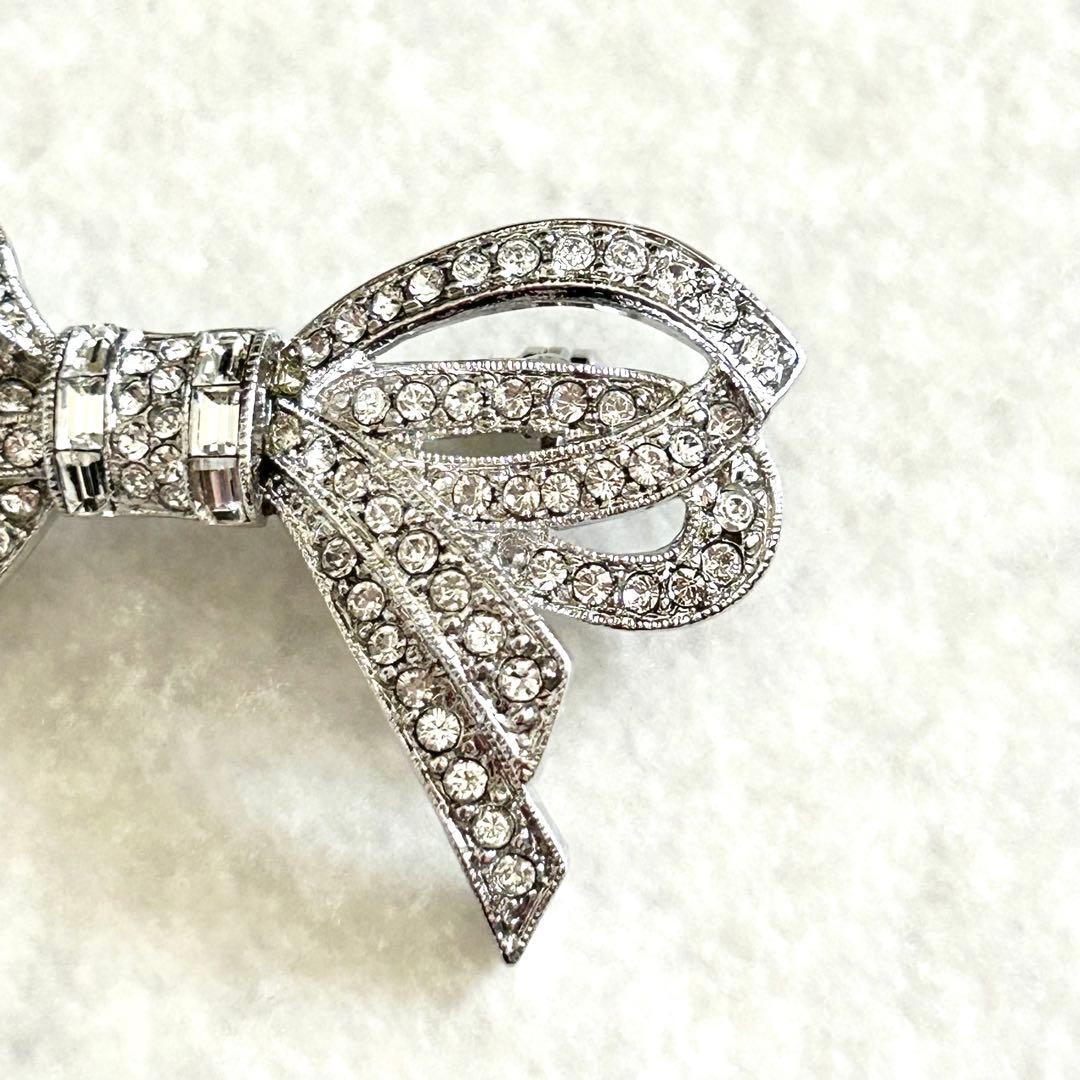 フォクシー｜FOXEY リボン ブローチ シルバー ラインストーン