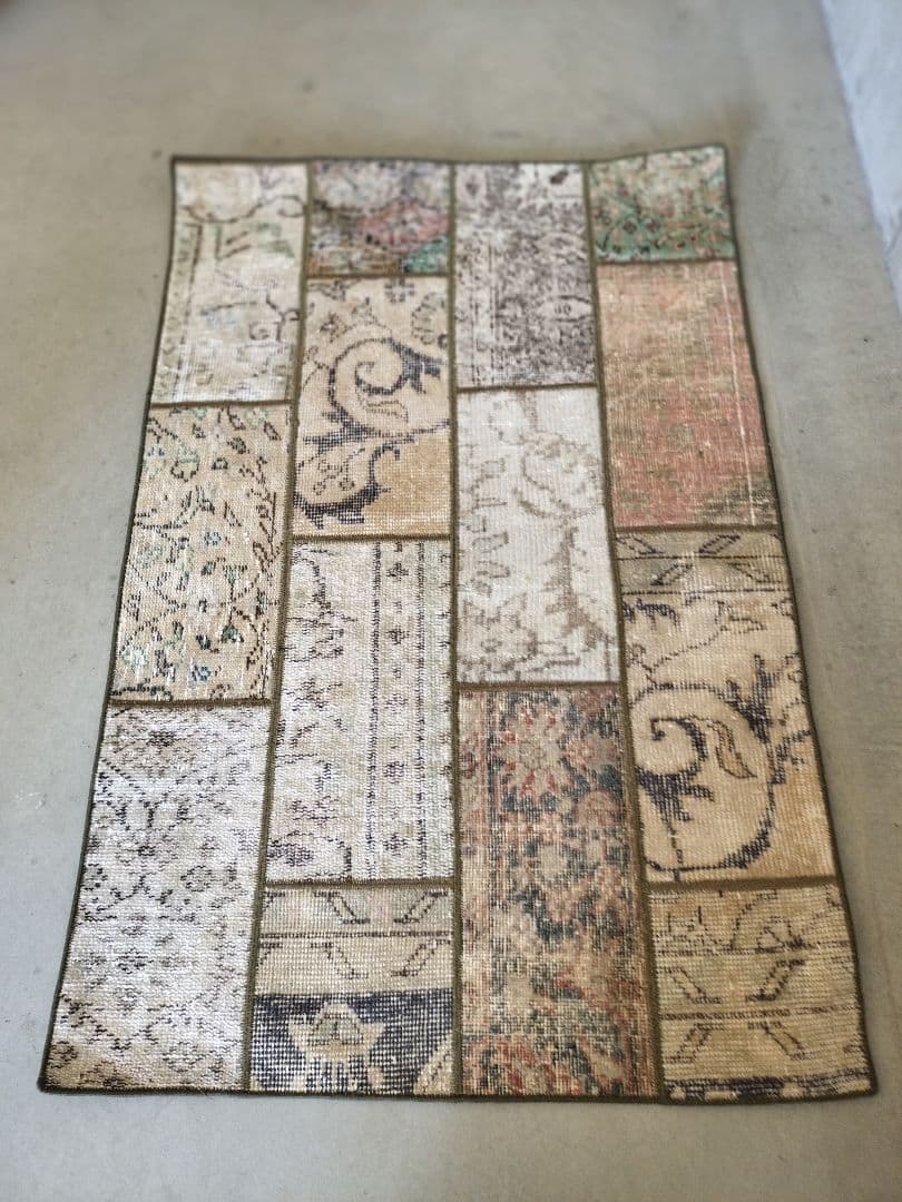 小さめ/ベージュベース　シックなパッチワークラグNo.701