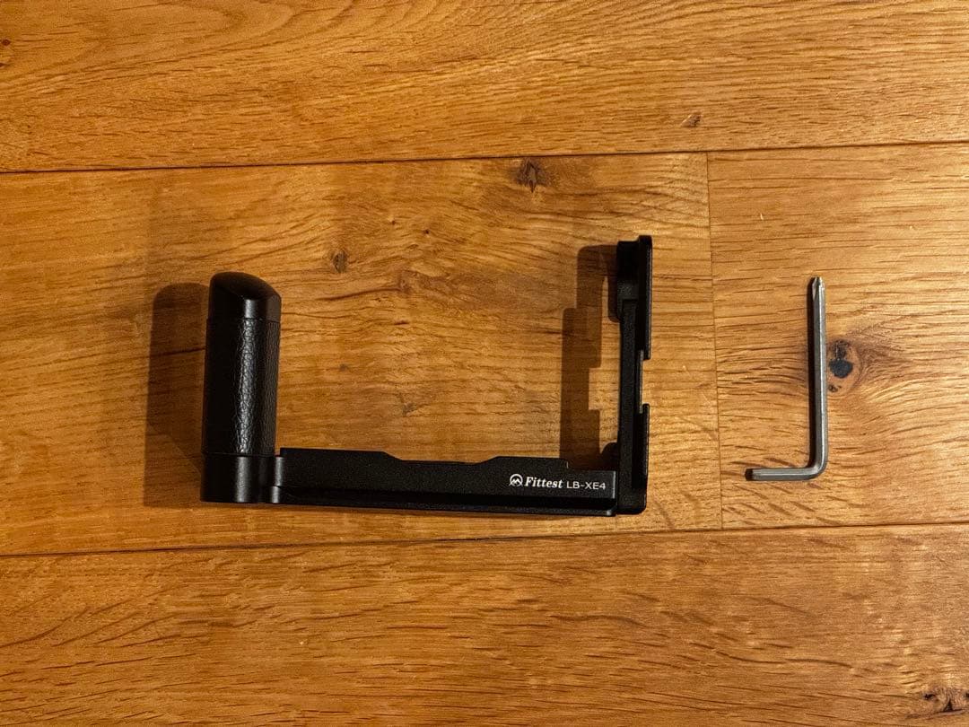 FUJIFILM X-E4 シルバー　ボディ