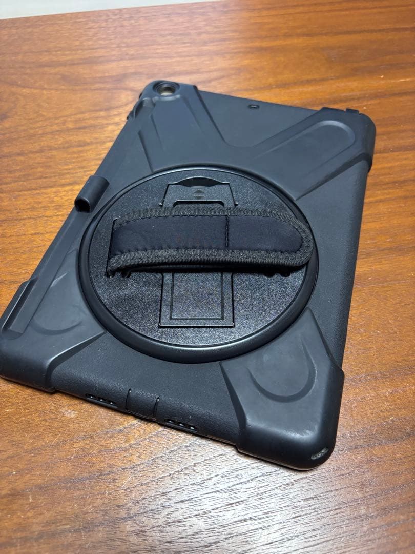 Apple iPad (第5世代) ゴールド 32GB ケース付き