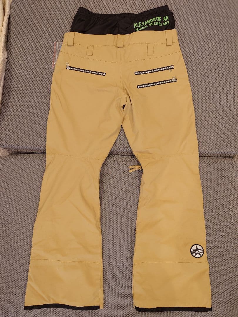 新品ダブルエー AA ALEXANDRITE スノーボードパンツ マスタード色？