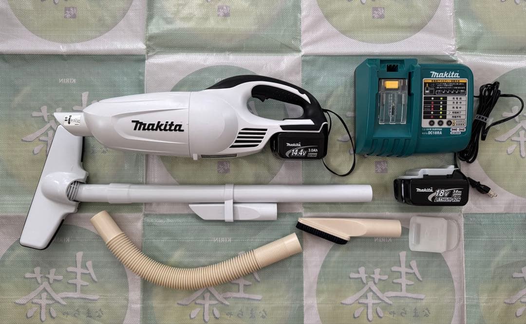 マキタ 18V充電式クリーナー CL180FD フルセット スタンド付き 美品