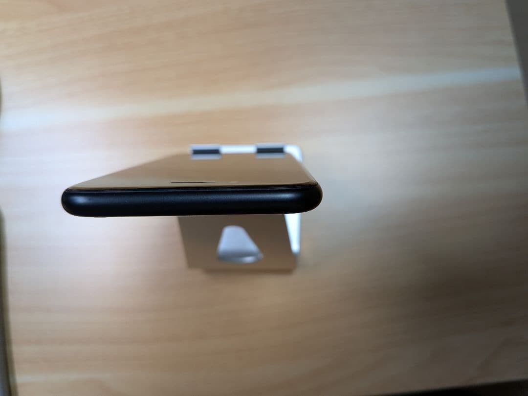 Apple iPhone SE 64GB ブラック本体