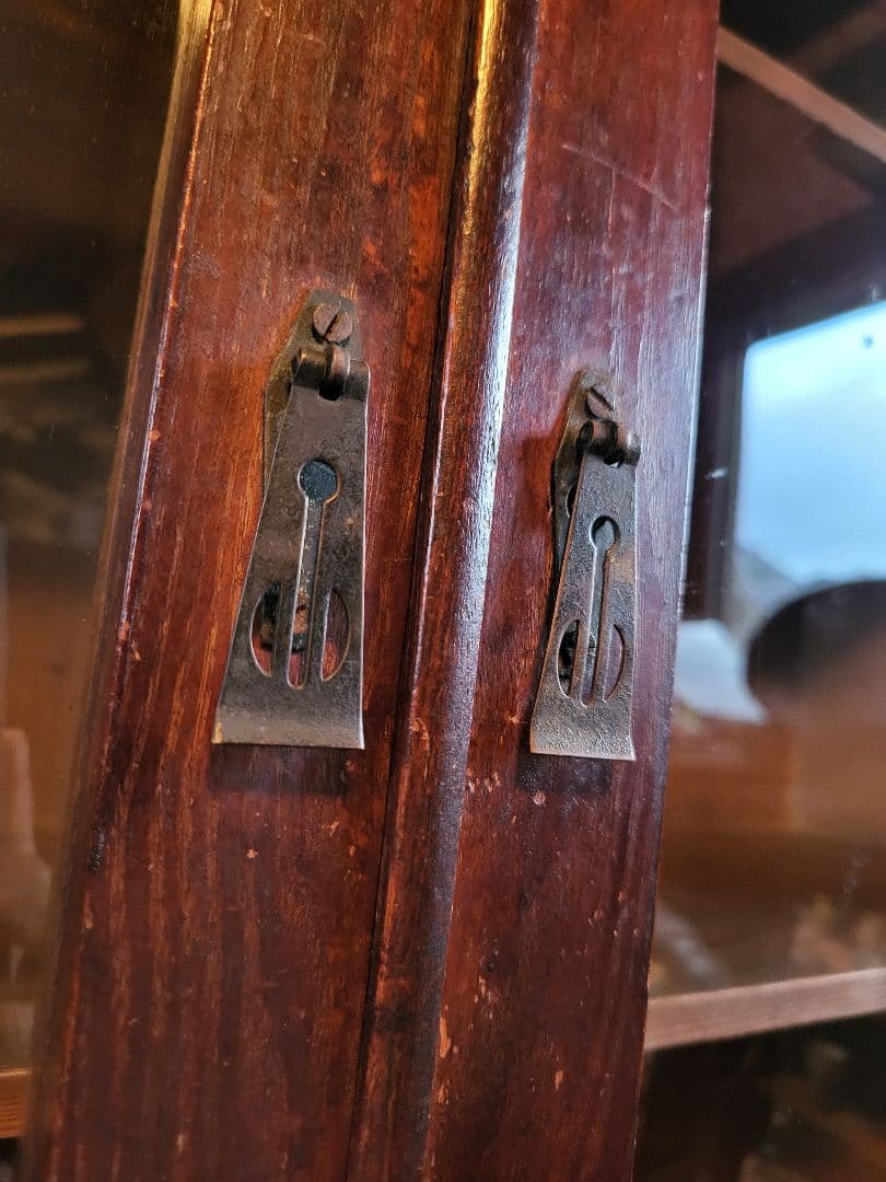 本棚　飾り棚　食器棚　収納棚　引き出し 2杯　ゆらゆらガラス　古家具