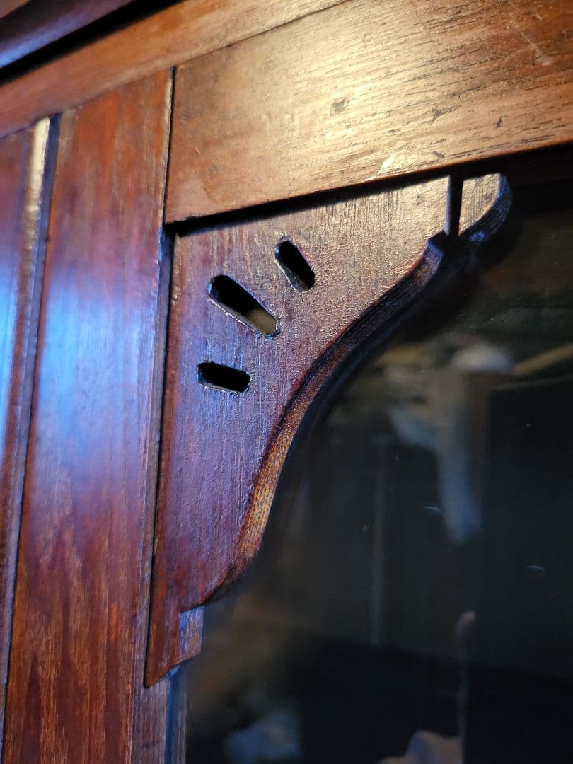 本棚　飾り棚　食器棚　収納棚　引き出し 2杯　ゆらゆらガラス　古家具