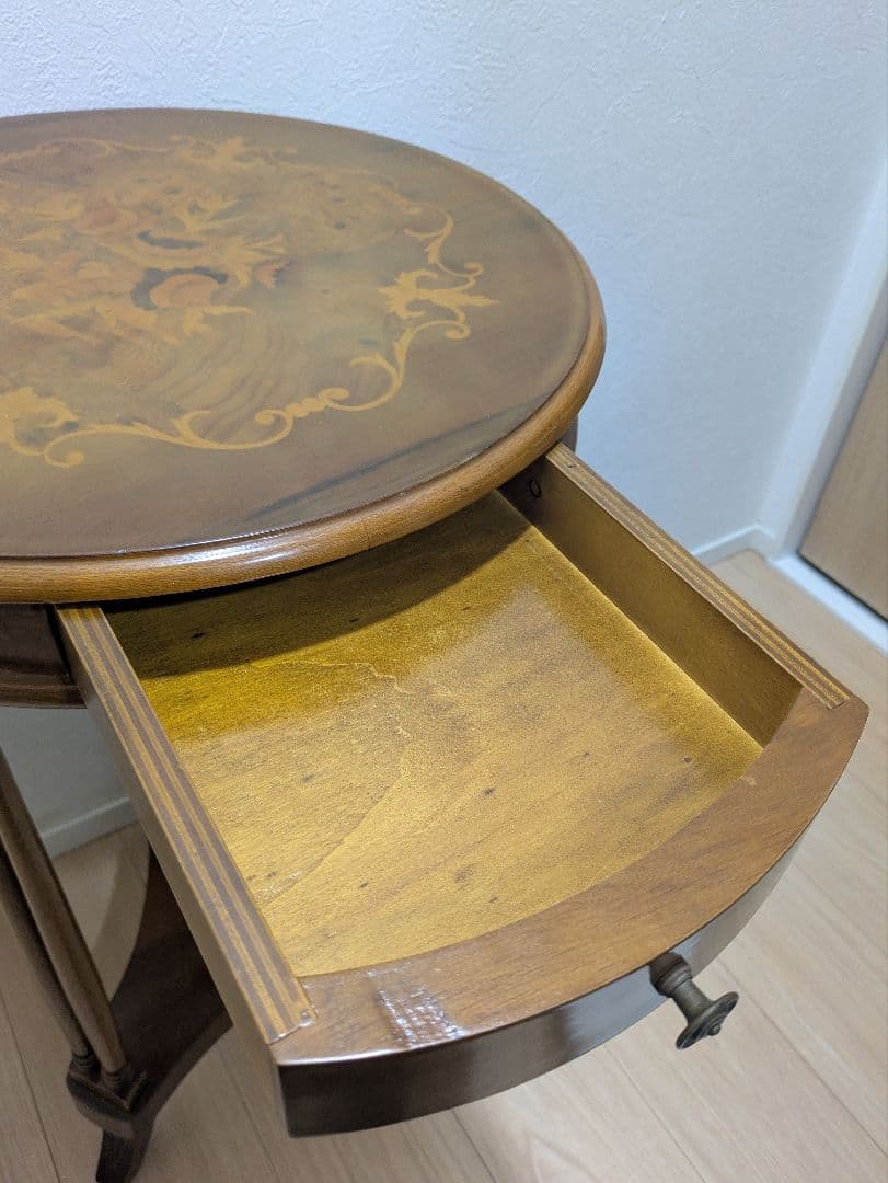 イタリア製 木製丸テーブル 花台 象嵌 サイド机アンティーク 飾り棚 模様付き