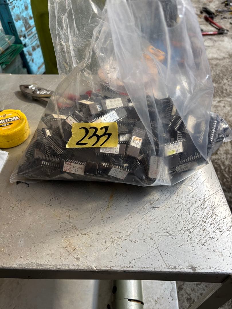 ジャンク品。まとめてICチップ(約2キロ)