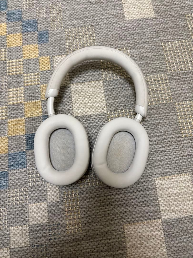 ワイヤレスヘッドフォン　ソニー　ノイズキャンセル