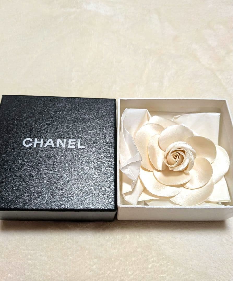 極美品✨️CHANEL シャネル カメリア コサージュ パールホワイト 箱付き