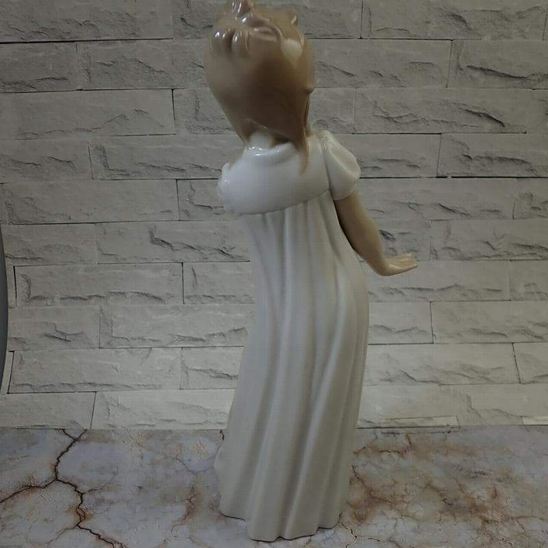 RU-6400 ＮＡＯ フィギュリン あくびをする少女