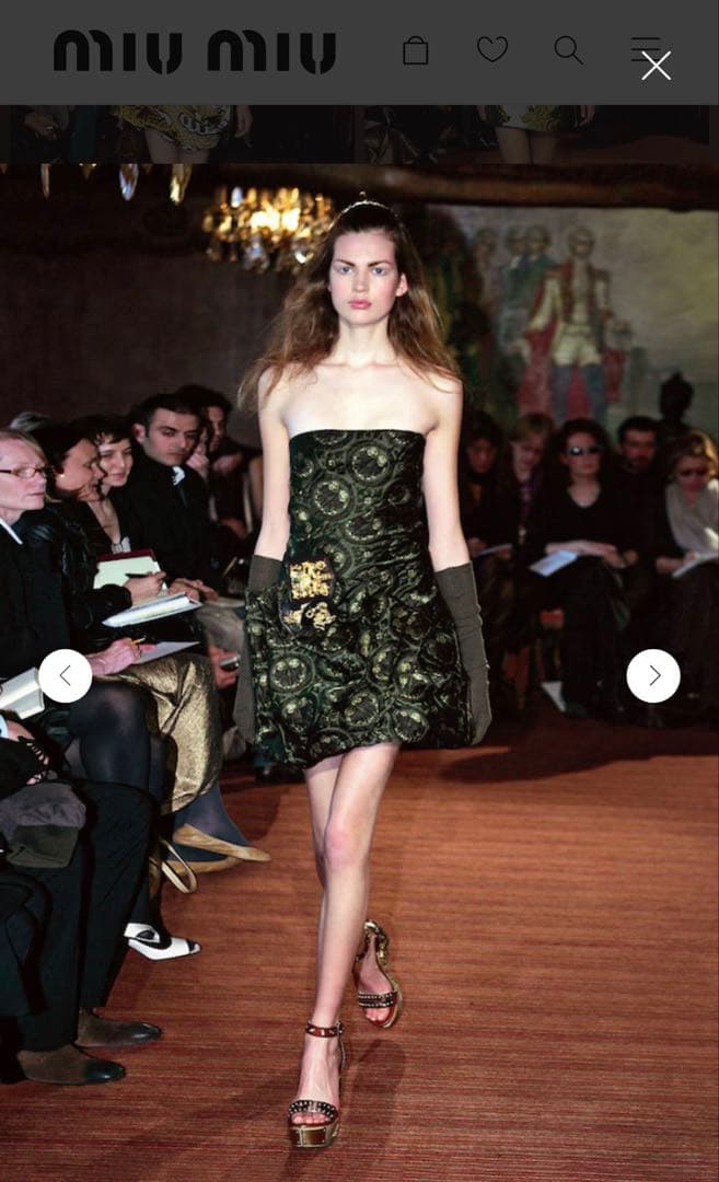 miumiu ミュウミュウ エンブレムブローチ