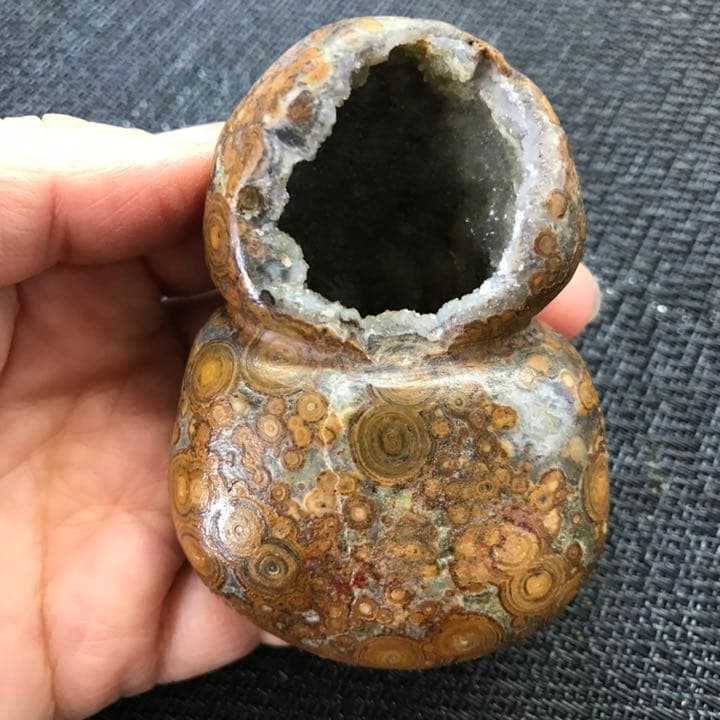 ゴビ石−817 眼石＆水晶ドーム　原石　鑑賞石