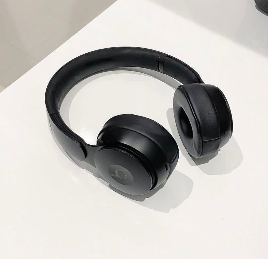 beats solo3 ビーツ　ワイヤレスヘッドホン(ケース付き)