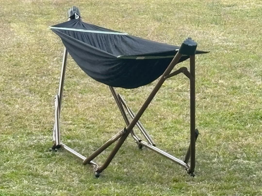 黒いナイロンハンモック 金属フレーム付き