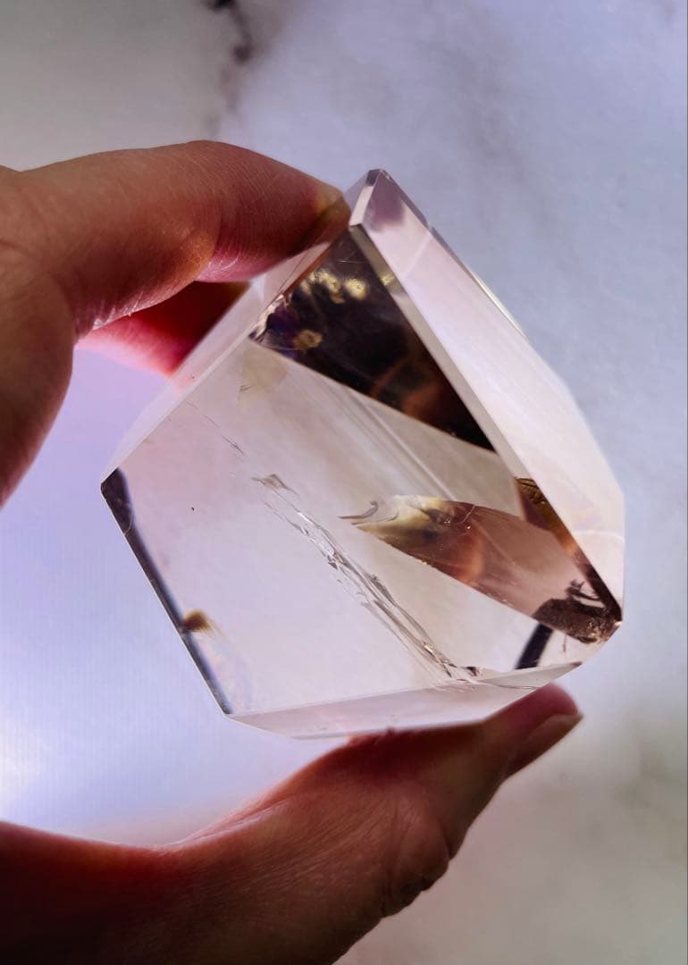 バイーア産　再生への道標レムリアンスモーキークリスタルフリーフォーム台座付き