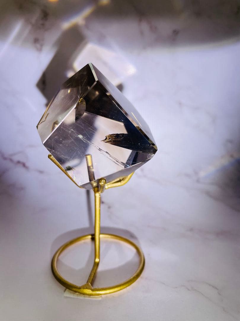 バイーア産　再生への道標レムリアンスモーキークリスタルフリーフォーム台座付き