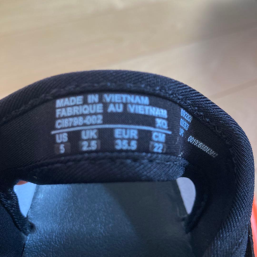 ナイキ　エアマックスココ　22cm