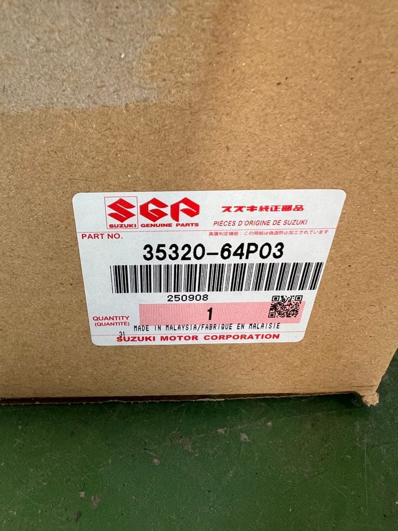 スズキ純正　エブリィDA17V 左側ヘッドライト　取り付け補修歴あり