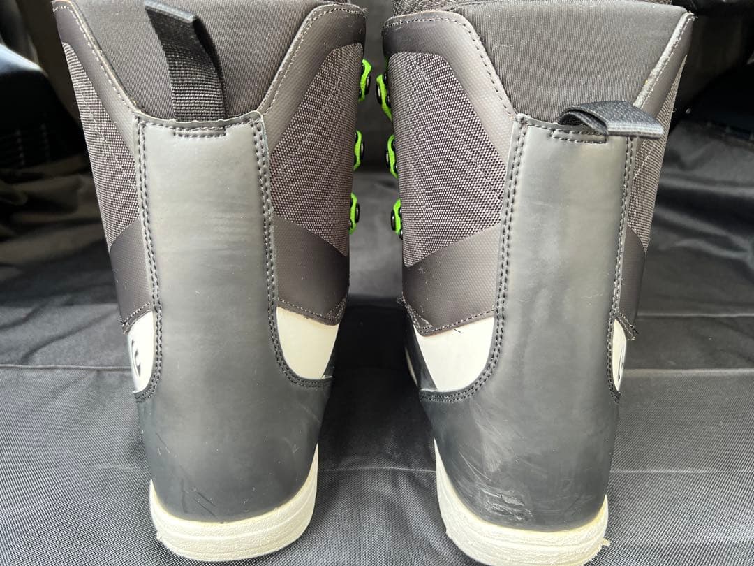 26.0 FLUX GTX LASE スノーボードブーツ ブラック/グリーン