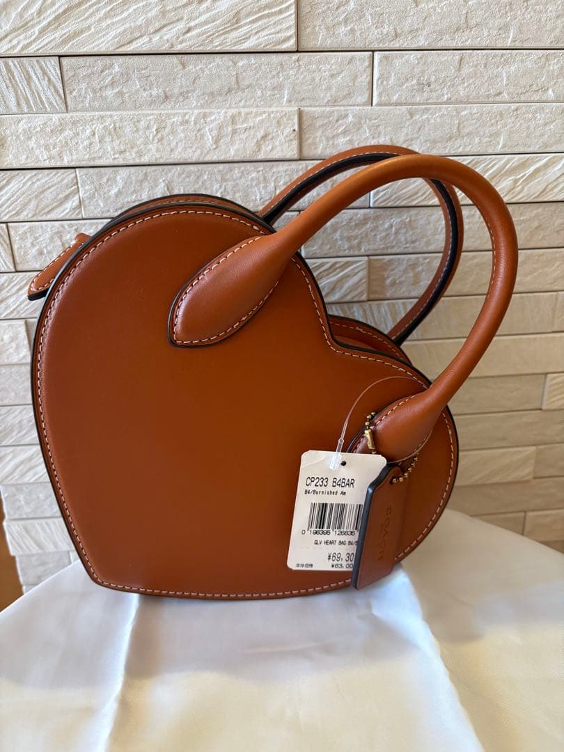 COACH ハート型バッグ　新品未使用品