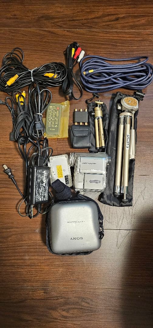 希少！SONY ソニー DCR-PC350　ハンディカム(レア３脚付き)