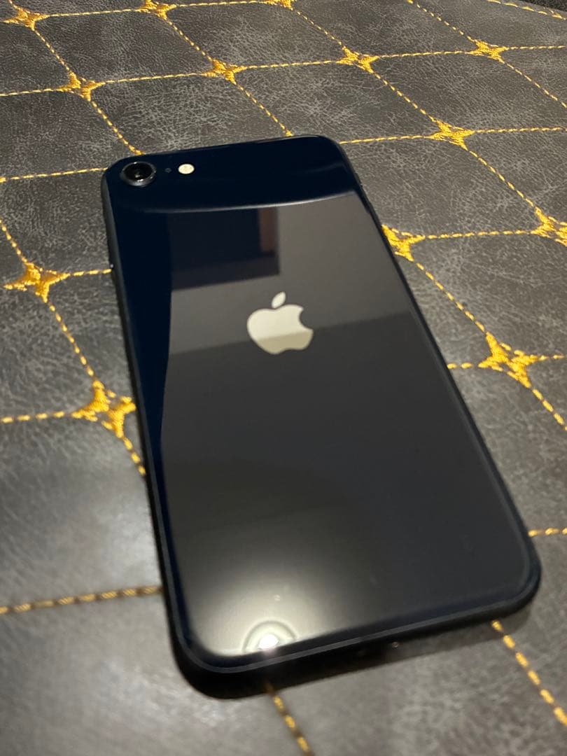 Apple iPhone SE (第3世代) ブラック 本体