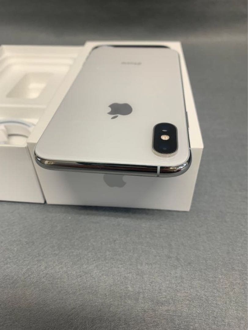 美品　国内版　SIMフリー　iPhone Xs 256GB シルバー色