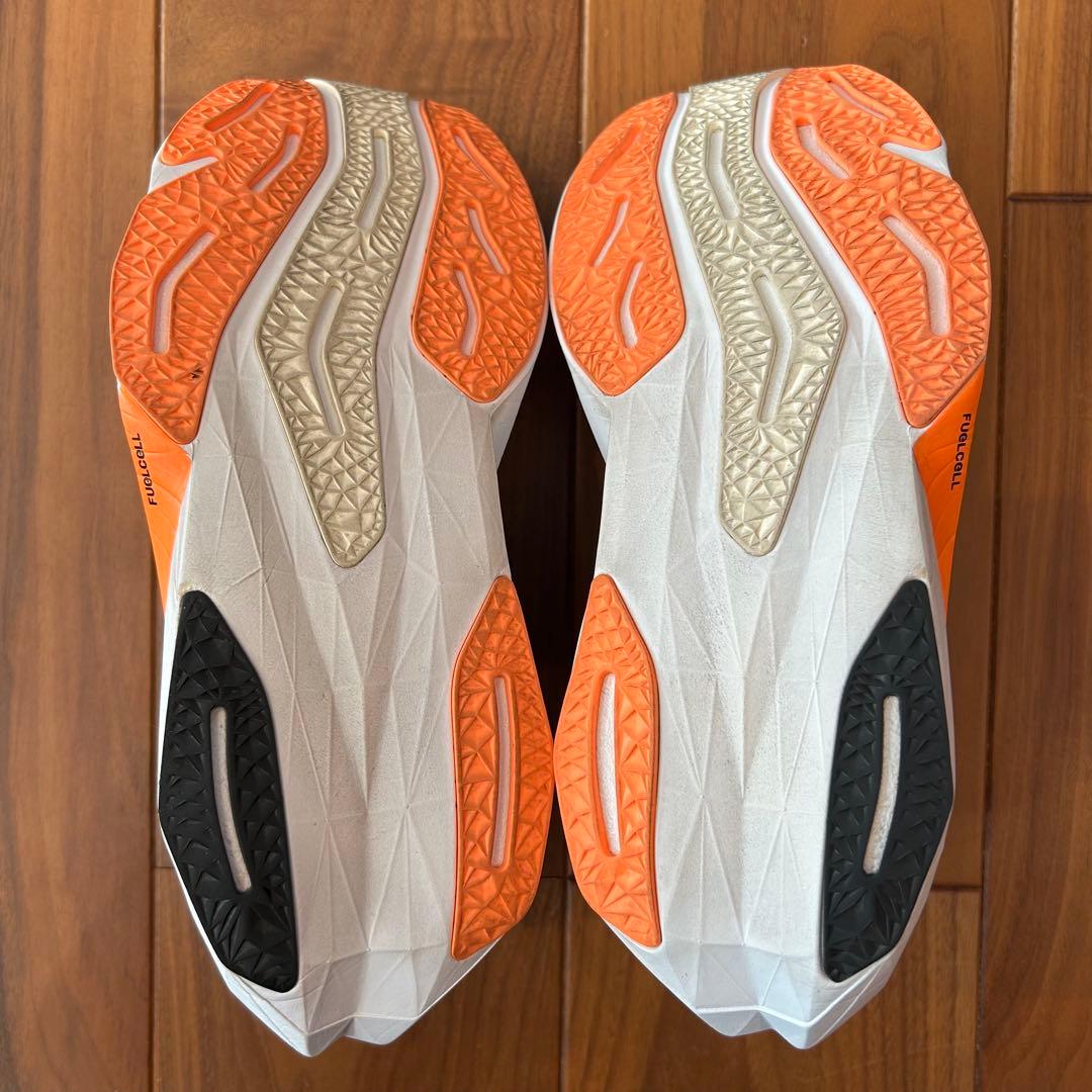【美品】ニューバランス FuelCell Rebel v4 28.5cm