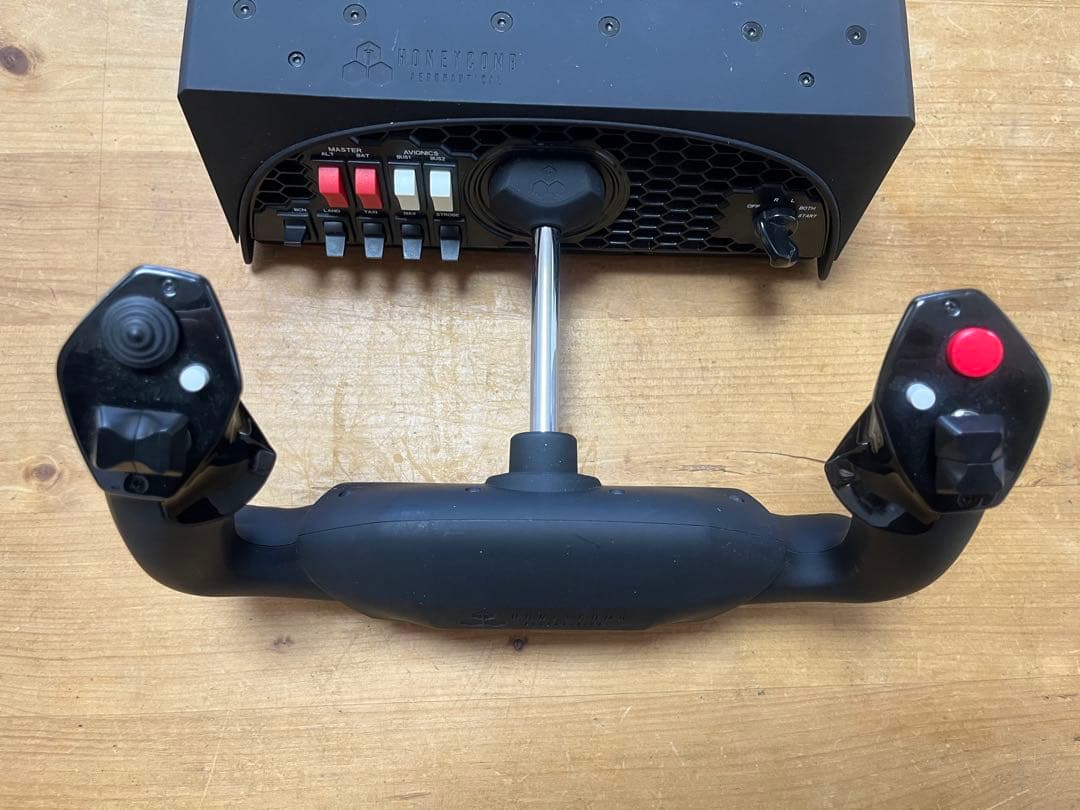 HONEYCOMB Alpha Flightヨーク & スイッチパネル