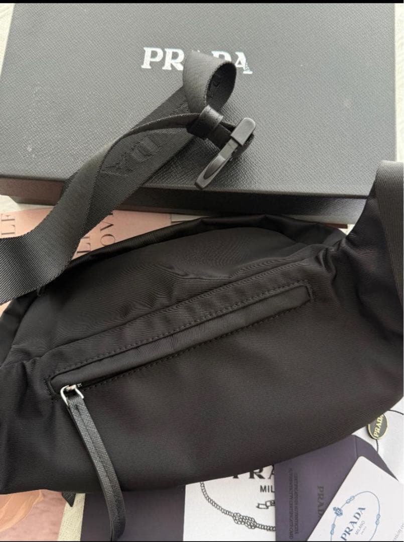 PRADA ブラック ボディバッグ--*-*