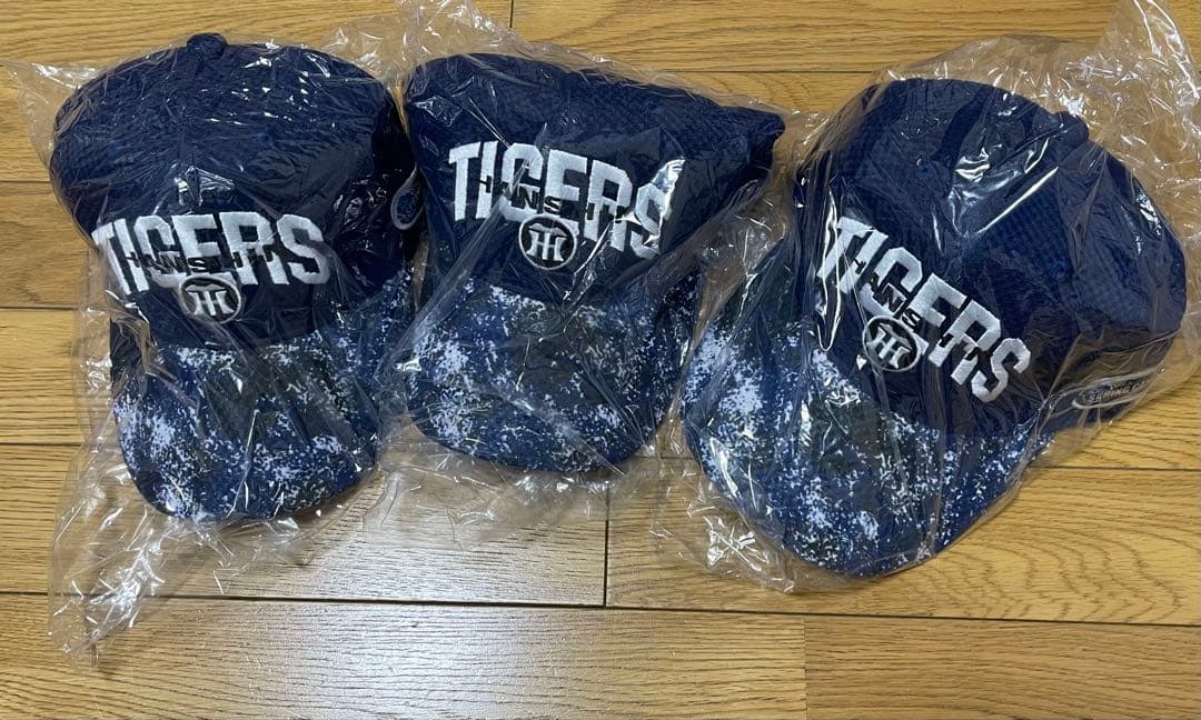阪神タイガース球場配布キャップ　バンダナ　タオル　Tシャツ　甲子園開幕戦ファン感