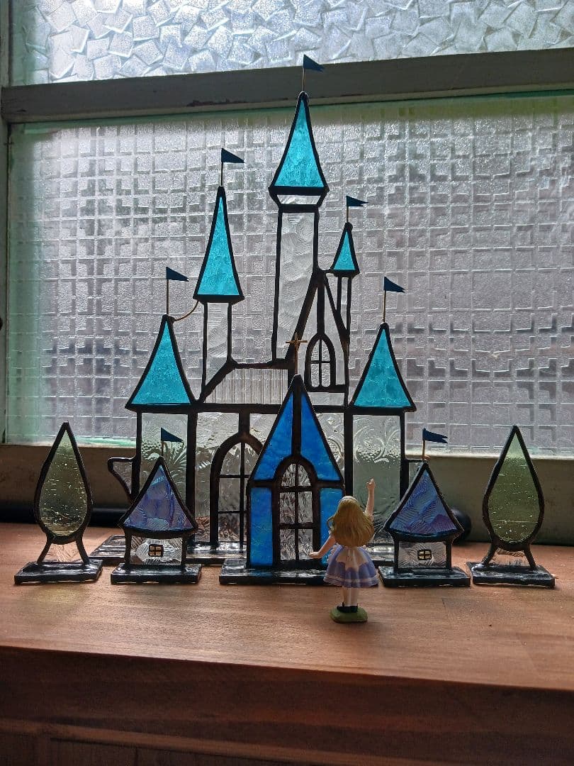専用ガラスのお城と教会