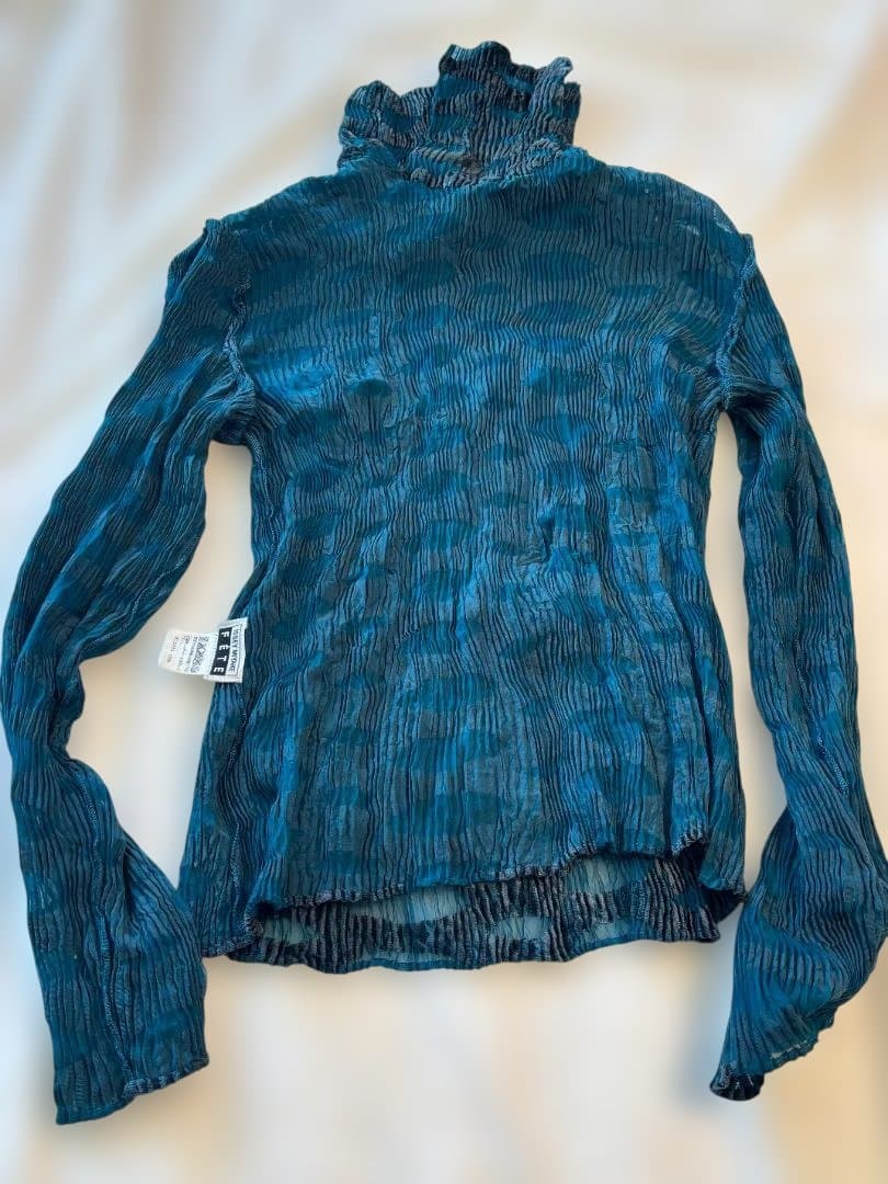 ISSEYMIYAKE FETE pleated top ブルードット模様