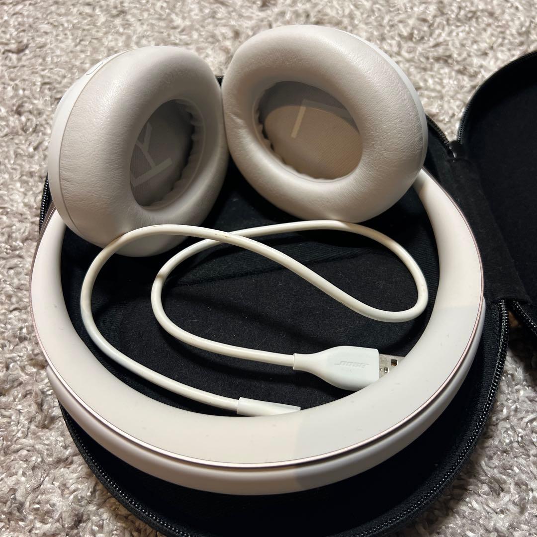 【美品】BOSE ノイズキャンセリングヘッドホン 700 ホワイト 付属品完備